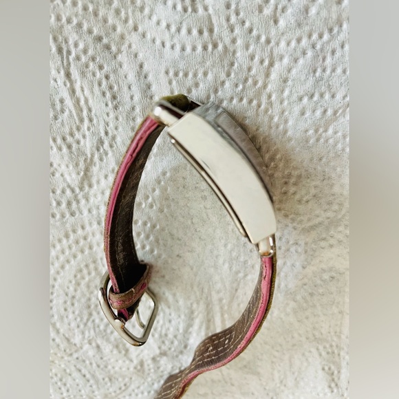 This vintage Coach Watch is very nice ! The band looks old but the is great! - Picture 5 of 7